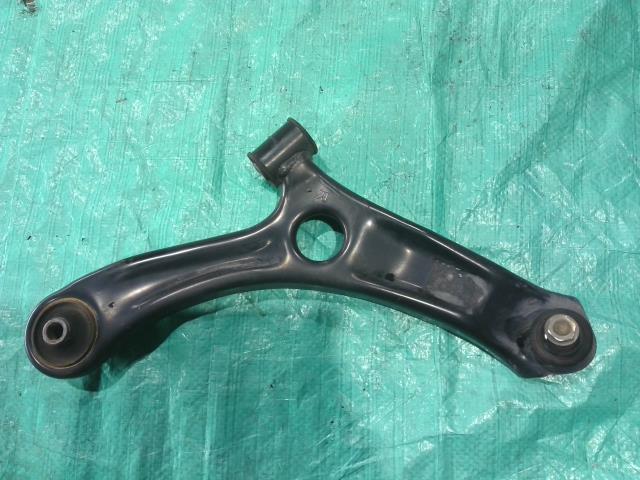 【中古】中古部品 ハスラー MR41S 右フロントロアアーム 【3310090100-202501052051720】