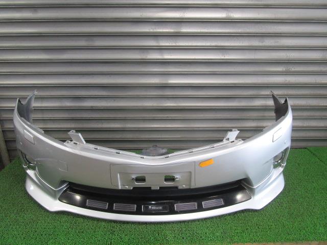 メーカー トヨタ 車名 SAI 型式類別 16368-0005 グレード G 認定型式 DAA-AZK10 車両タイプ 4ドアセダン 年式 H22/12 シフト CVT 駆動 4×2 通称型式 AZK10BEXSB エンジン型式 2AZ-FXE ミッション型式 アクスル型式 車体色 シルバー(M) 車体色No 1F7 トリム色No FB10 走行距離(Km) 121,724 メーカー純正品番 52119-75040-B0 部品メーカー品番 保証 0ヶ月/0km 付加情報 52119-75010/ソナー、フォグ、モデリスタエアロ付/ホースメント付 商品情報 (1)[,サイトソウ,あり](1)[全体,サイトソウ,](2)[,サイトソウ,スポイラー あり](2)[全体,その他,タッチペン多数](3)[8,キレ,裏 取付部x2ヶ所](3)[8,擦り傷,Cスポイラー38cm×15cm](4)[7,擦り傷,Cスポイラー17cm×7cm](4)[9,キレ,スポイラー底面縁切れ3cm×2cm](5)[2,擦り傷,C2cm×2cm](5)[5,へこみ,凸傷42cm×15cm](6)[7-8-9,その他,スポイラー底面引？傷多数] ※純正番号およびモデル番号は参考としてください。※リビルト部品を購入される際のお願い【再生部品】と表示されているものをリビルト部品と呼んでいます。リビルト部品の場合には、交換時に取り外した部品をご返却していただく場合があります。詳しくはこちら※大物商品(ドア・ボンネット・バンパー等)は個人宅への配送ができない場合がございます。その場合、最寄りの配送業者支店止め等の対応となりますので、あらかじめご了承ください。 ページ上部へ【中古】中古部品 SAI AZK10 フロントバンパー 【3330540100-250127000710100】
