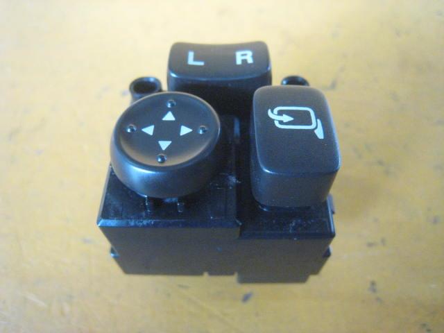 【中古】中古部品 MRワゴン MF33S ドアミラースイッチ 【3340220100-001514066961850】