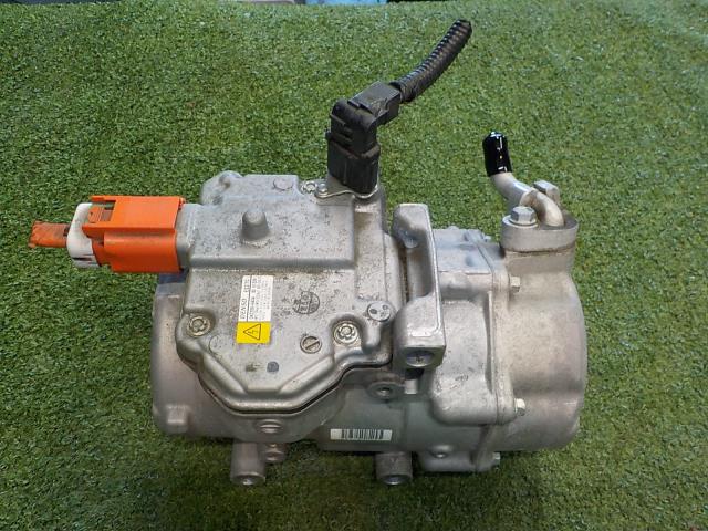 【中古】中古部品 プリウスα ZVW41W A/Cコンプレッサー 【3260200000-250129000260700】