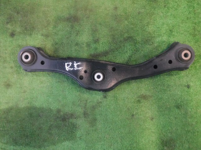 【中古】中古部品 アクア MXPK16 右リアアッパアーム 【3330450100-250127000151830】