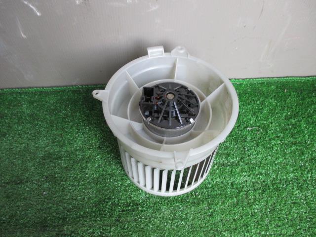 【中古】中古部品 R2 RC1 ヒーターブロアモーター 【3330560100-001429331667900】