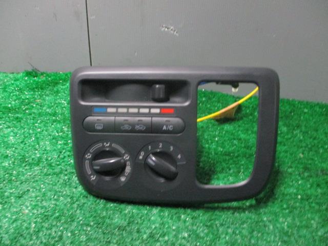 メーカー 日産 車名 モコ 型式類別 グレード 認定型式 DBA-MG33S 車両タイプ 年式 H25/12 シフト 駆動 通称型式 エンジン型式 R06A-DE ミッション型式 アクスル型式 車体色 黒 車体色No ZJ3 トリム色No C08 走行距離(Km) 63,000 メーカー純正品番 部品メーカー品番 保証 1ヶ月/1000km 付加情報 U-SHIN、T3J09; 3K22; 商品情報 ※純正番号およびモデル番号は参考としてください。※リビルト部品を購入される際のお願い【再生部品】と表示されているものをリビルト部品と呼んでいます。リビルト部品の場合には、交換時に取り外した部品をご返却していただく場合があります。詳しくはこちら※大物商品(ドア・ボンネット・バンパー等)は個人宅への配送ができない場合がございます。その場合、最寄りの配送業者支店止め等の対応となりますので、あらかじめご了承ください。 ページ上部へ【中古】中古部品 モコ MG33S A/Cスイッチパネル 【3330560100-001570326460900】