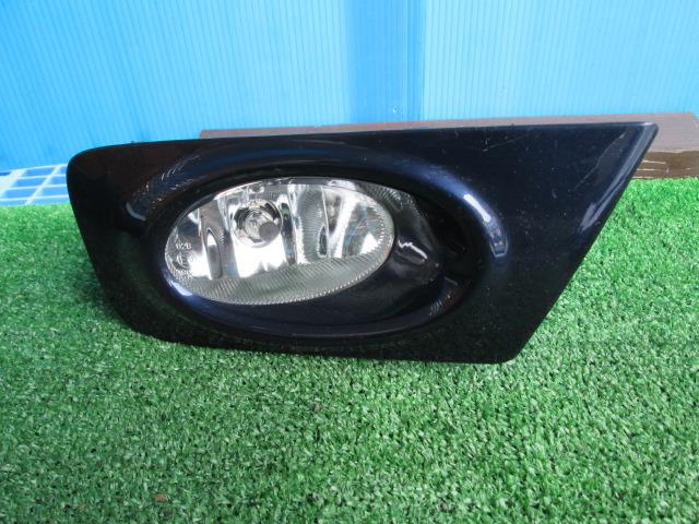 【中古】中古部品 ストリーム RN6 右フォグランプ 【3330560100-001118505710850】