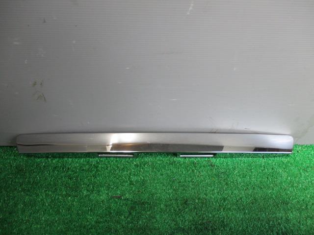 【中古】中古部品 ノア AZR60G リアフィニッシャーパネル 【3330560100-001507505915200】
