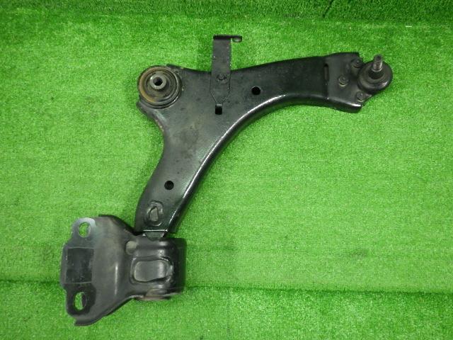 【中古】中古部品 ボルボ 60シリーズ YV1FWA8RDGFD4204T 右フロントロアアーム 【3330250100-000000889851720】