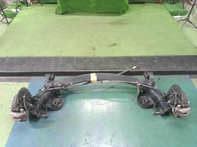 【中古】中古部品 ヴェルファイア ANH20W リアアクスルビーム 【3310200100-000021521953500】