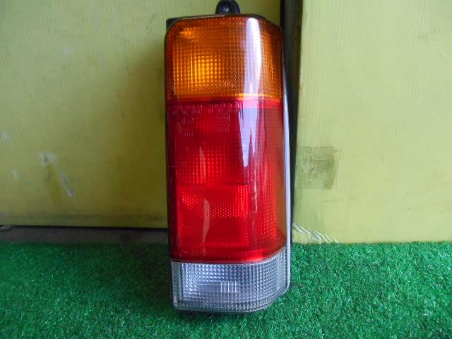 【中古】中古部品 サンバー KV3 右テールランプ 【3330560100-001202630115500】