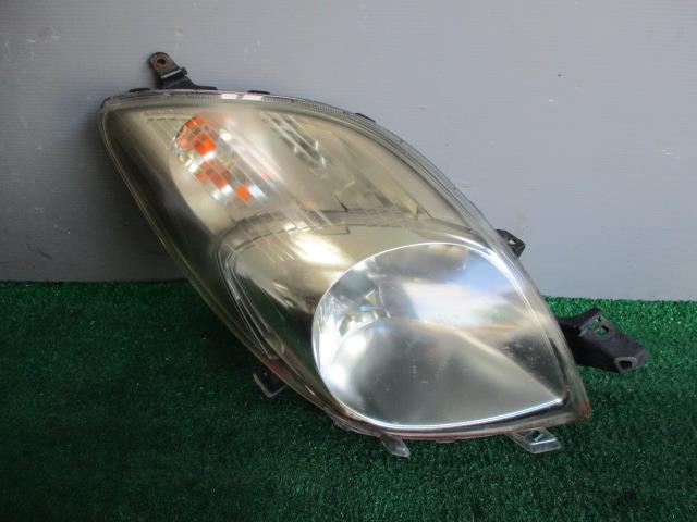 【中古】中古部品 ヴィッツ KSP90 右ヘッドランプ 【3330560100-001549345610800】