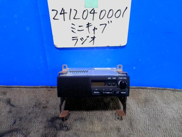 【中古】中古部品 ミニキャブ U61T ラジオ 【3310220100-241204000161100】