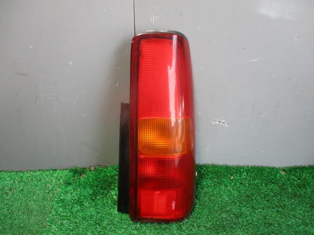 【中古】中古部品 ジムニー JB23W 右テールランプ 【3330560100-001598958715500】