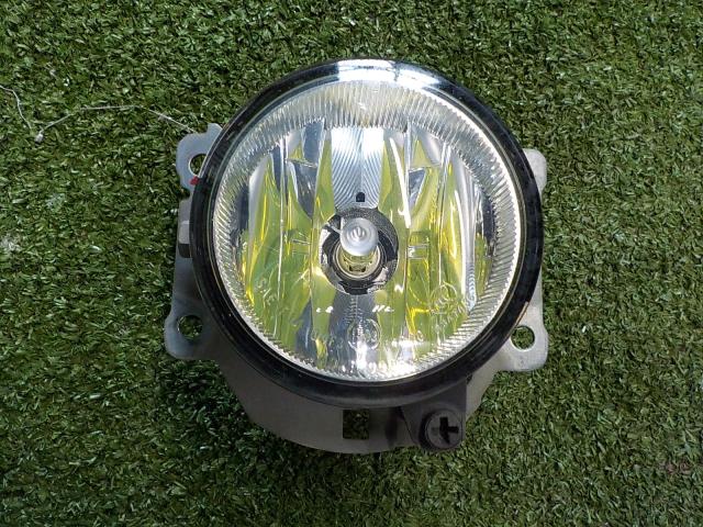 【中古】中古部品 ミラージュ A03A 右フォグランプ 【3260200000-250207000410850】