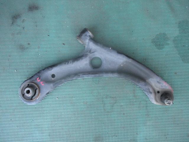 【中古】中古部品 フィット GP5 右フロントロアアーム 【3310190100-000244014851720】