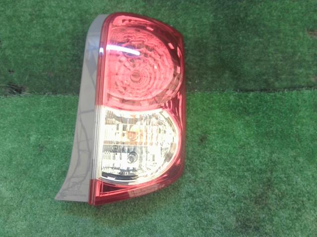 【中古】中古部品 カローラルミオン NZE151N 右テールランプ 【3260240000-250213000215500】
