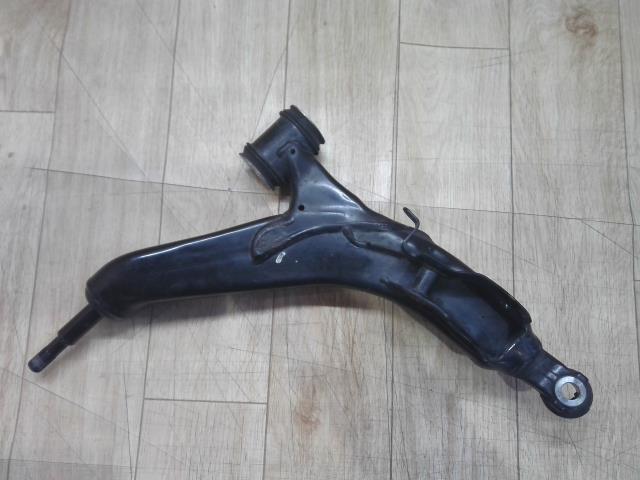 【中古】中古部品 クラウン AWS210 右フロントロアアーム 【3310390100-250208000151720】