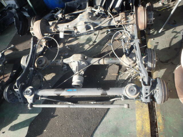 【中古】中古部品 ハスラー MR31S リアアクスルビーム 【3331010800-000023013653500】