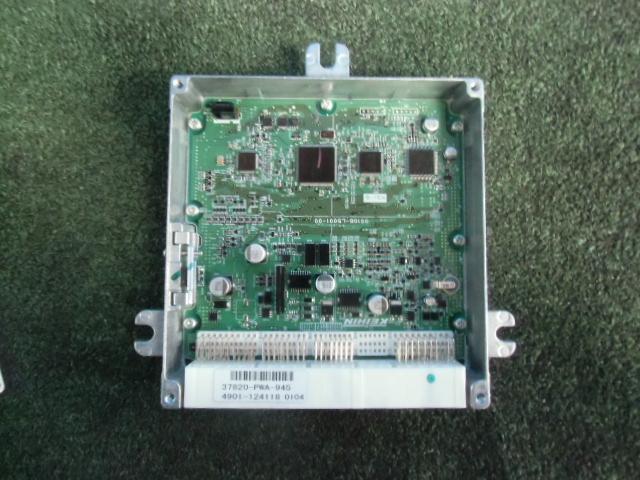 メーカー ホンダ 車名 フィット 型式類別 グレード 認定型式 DBA-GD1 車両タイプ 5ドアハッチバック 年式 H19/10 シフト 駆動 通称型式 エンジン型式 L13A-E ミッション型式 アクスル型式 車体色 黒 車体色No B92P トリム色No G S 走行距離(Km) 66,000 メーカー純正品番 部品メーカー品番 保証 1ヶ月/1000km 付加情報 KEIHIN;37820-PWA-945;4901-124118;未テスト 商品情報 ※純正番号およびモデル番号は参考としてください。※リビルト部品を購入される際のお願い【再生部品】と表示されているものをリビルト部品と呼んでいます。リビルト部品の場合には、交換時に取り外した部品をご返却していただく場合があります。詳しくはこちら※大物商品(ドア・ボンネット・バンパー等)は個人宅への配送ができない場合がございます。その場合、最寄りの配送業者支店止め等の対応となりますので、あらかじめご了承ください。 ページ上部へ【中古】中古部品 フィット GD1 エンジンコンピューター 【3330560100-001059973663100】