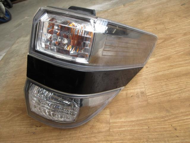 乐天商城 - 【中古】中古部品 ヴェルファイア ANH20W 右テールランプ 【3310190100-000244010415500】