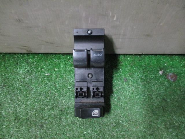 【中古】中古部品 エブリィ DA64V パワーウインドウスイッチ 【3330560100-001478263361900】