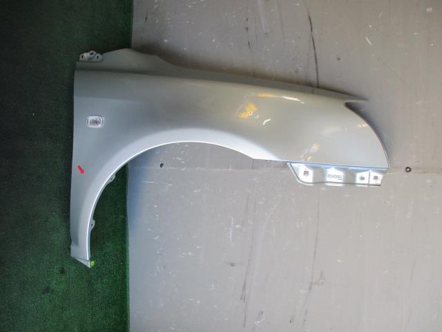 【中古】中古部品 アベンシス AZT250W 右フロントフェンダー 【3330560100-001439206010600】
