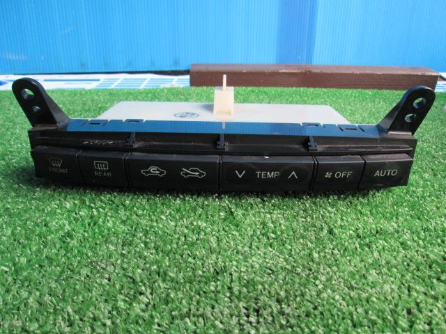 【中古】中古部品 ヴェロッサ JZX110 A/Cスイッチパネル 【3330560100-001124923160900】