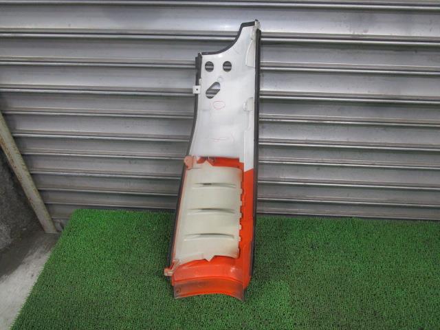e-cleマートの【中古】中古部品 いすゞ大型車 CYY77V8J 右フロントコーナーパネル 【3330540100-250228002511300】｜アングル2