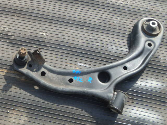 【中古】中古部品 N−BOX JF1 右フロントロアアーム 【3331010800-000023029251720】