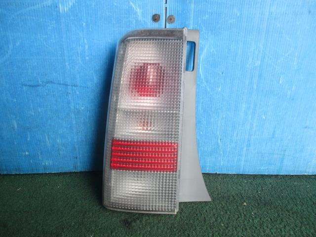 【中古】中古部品 bB NCP31 左テールランプ 【3330560100-001318339615600】