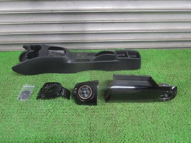 【中古】中古部品 ヴィッツ NSP135 コンソールボックス 【3330540100-250301000377100】