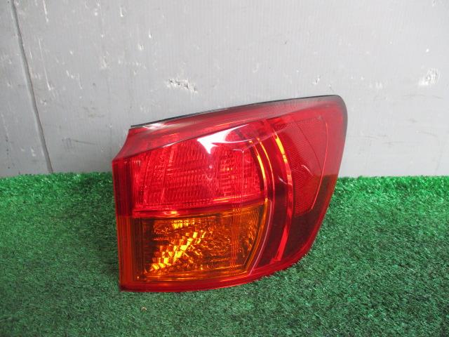 【中古】中古部品 レクサス IS GSE20 右テールランプ 【3330560100-001667628615500】