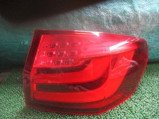 【中古】中古部品 BMW 5シリーズ MT25 右テールランプ 【3500080000-241113000915500】