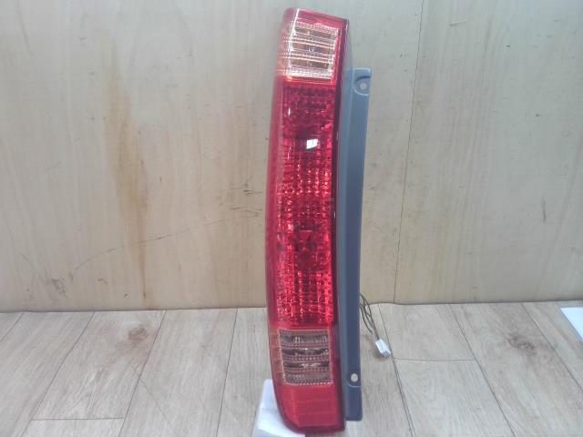 【中古】中古部品 オーパ ZCT10 左テールランプ 【3310390100-241121000915600】