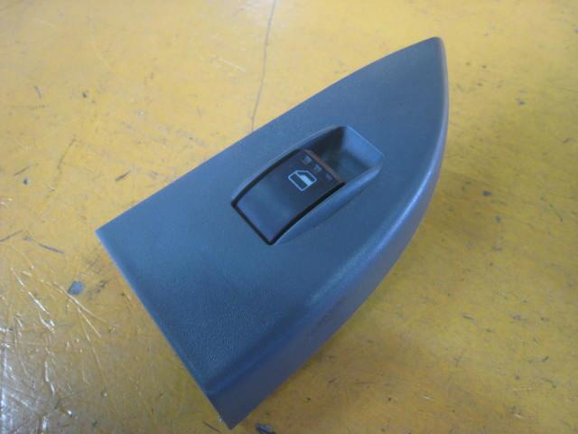【中古】中古部品 ムーヴラテ L550S パワーウインドウスイッチ 【3340220100-001531439061900】
