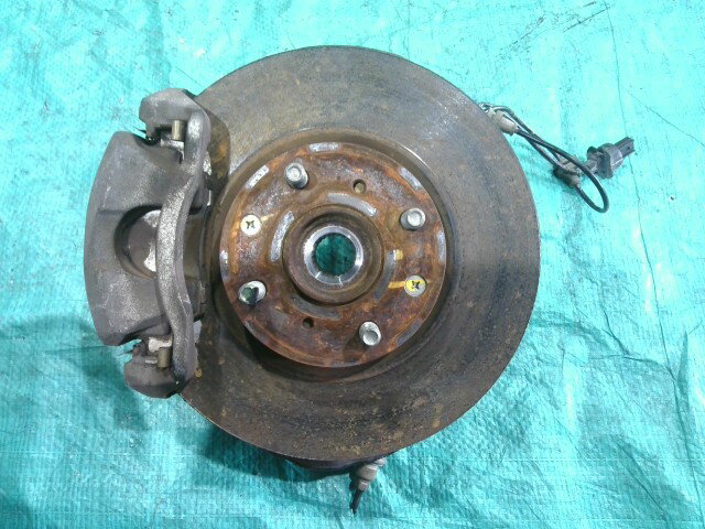 【中古】中古部品 フィット GK3 左フロントナックルハブ 【3310090100-202502055244340】