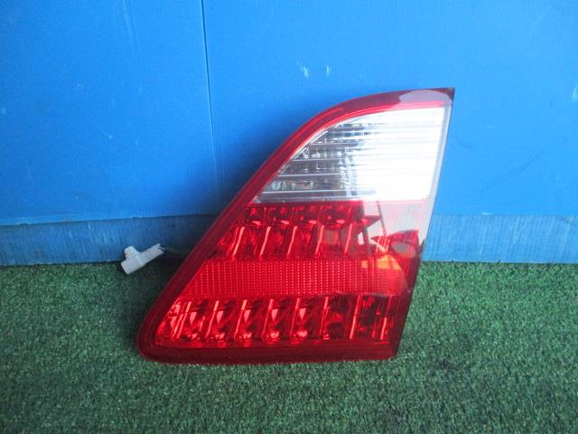 【中古】中古部品 クラウン GRS180 リアフィニッシャーパネル 【3330560100-001358905015200】