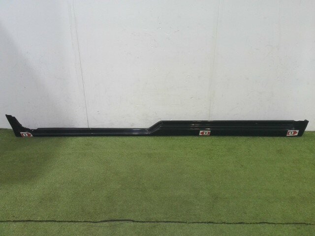 【中古】中古部品 ヴォクシー ZWR80G 右サイドステップ 【3310090100-202502063713700】