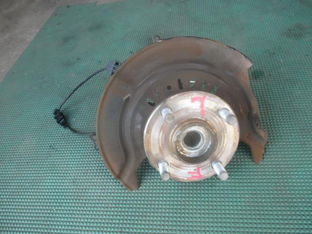 【中古】中古部品 ミラ L275V 左フロントナックルハブ 【3310190100-000255000444340】