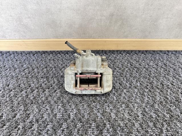 【中古】中古部品 ハイゼット S211P 左フロントキャリパー 【3330440100-250307000244360】