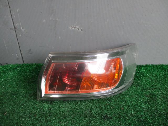 【中古】中古部品 ガイア ACM15G 右テールランプ 【3330560100-001615122115500】