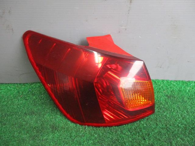 【中古】中古部品 カルディナ ZZT241W 左テールランプ 【3330560100-001532176315600】