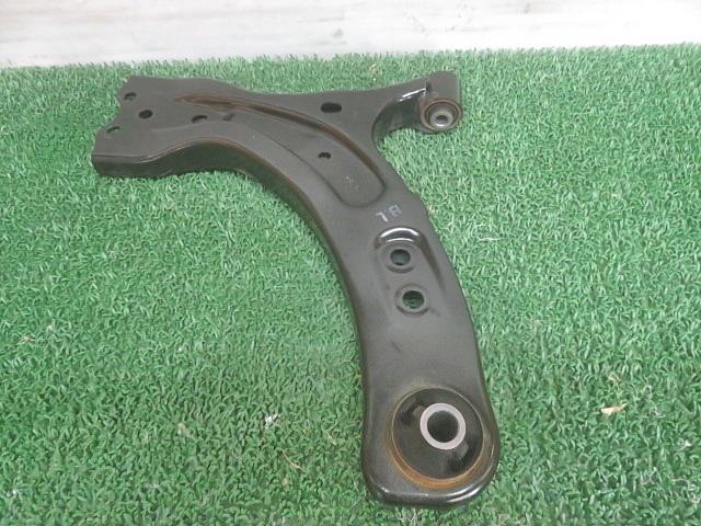【中古】中古部品 インプレッサ GK7 左フロントロアアーム 【3330380100-000037008351740】