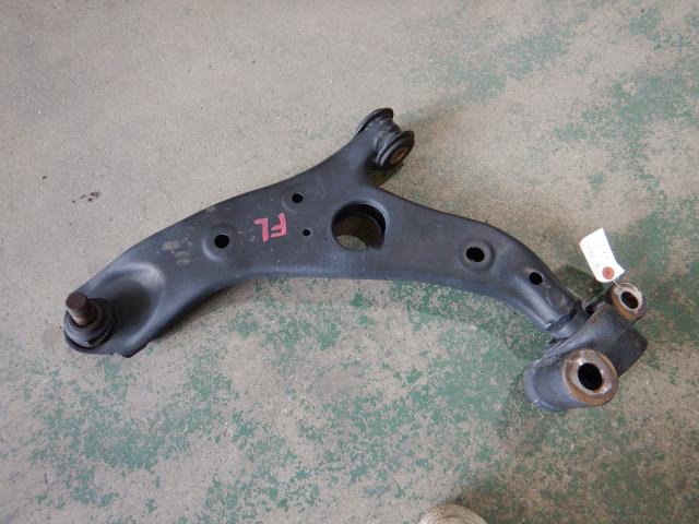 【中古】中古部品 CX−5 KE2FW 左フロントロアアーム 【3330810100-250310000251740】