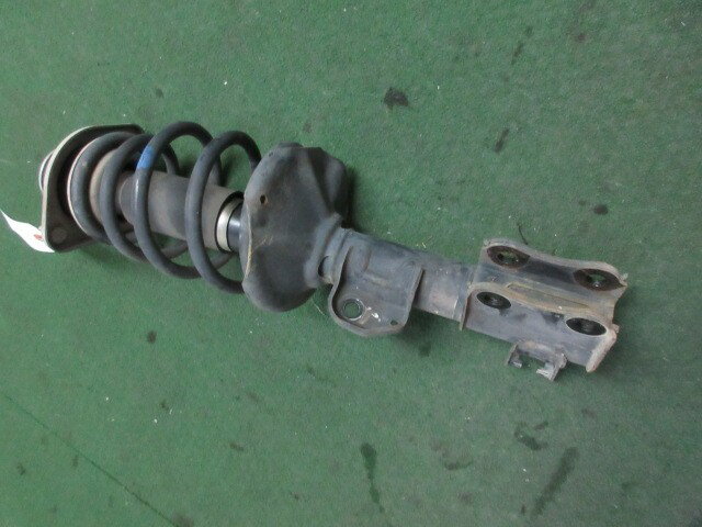 【中古】中古部品 エブリィ DA64W 右フロントストラット 【3310300100-231221000250110】