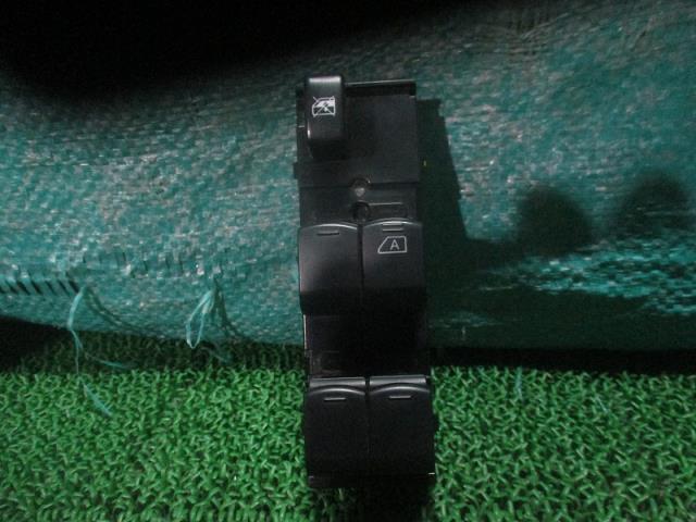 【中古】中古部品 eKカスタム B11W パワーウインドウスイッチ 【3500080000-240403000161900】