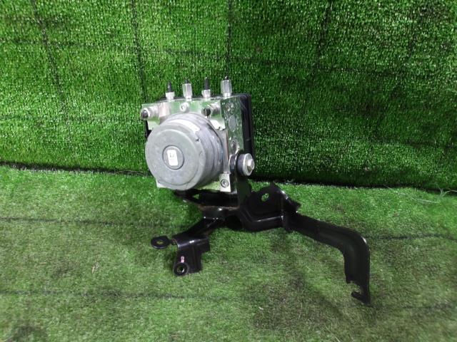 【中古】中古部品 デミオ DJLFJ ABSアクチュエーター 【3330420100-250228000142500】
