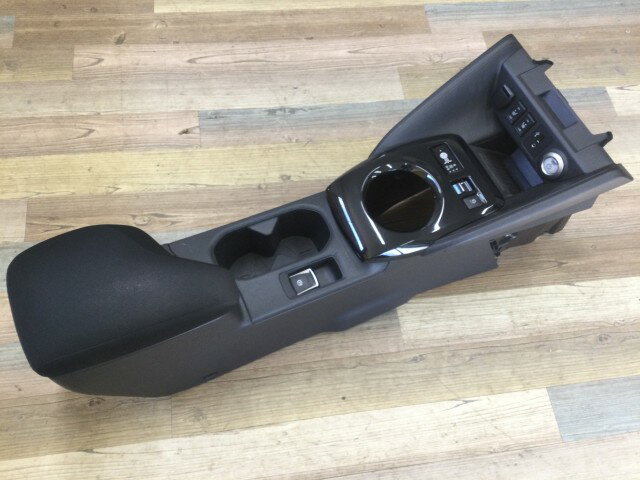 【中古】中古部品 リーフ ZE1 コンソールボックス 【3330960100-000052424477100】