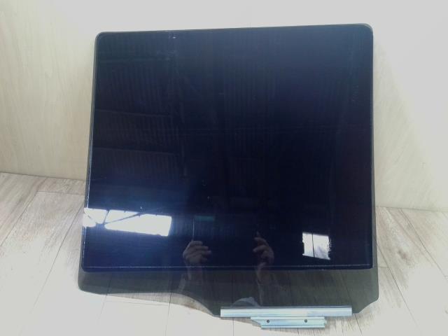 【中古】中古部品 ウェイク LA700S 右リアドアガラス 【3310390100-250311000313330】