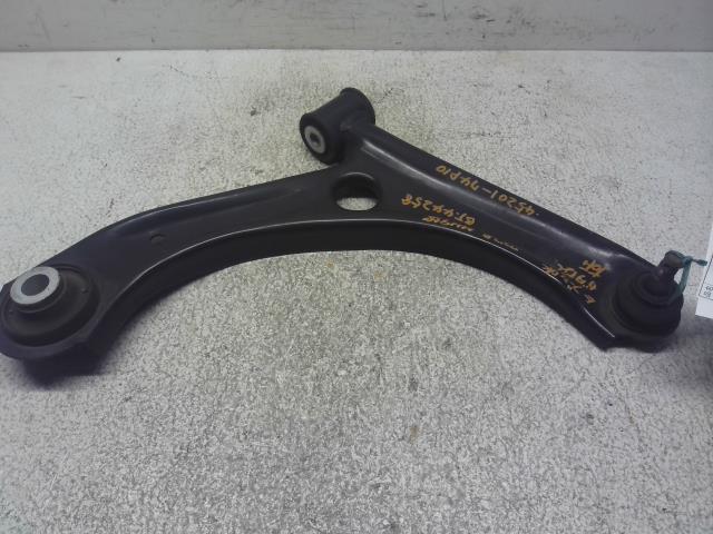 【中古】中古部品 ワゴンR MH95S 右フロントロアアーム 【3310160100-000004425851720】