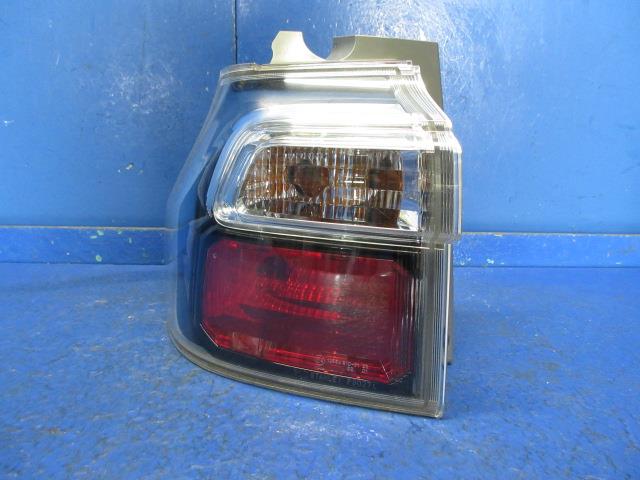 【中古】中古部品 ステップワゴン RG1 左テールランプ 【3310270100-000014683515600】