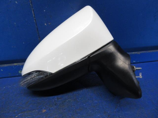 メーカー トヨタ 車名 スペイド 型式類別 17320-0017 グレード F 認定型式 DBA-NCP141 車両タイプ 4ドアハッチバック 年式 H24/11 シフト CVT 駆動 通称型式 NCP141BEXFK エンジン型式 1NZ-FE ミッション型式 アクスル型式 車体色 ホワイトパールクリスタルシャイン 車体色No 070 トリム色No FA40 走行距離(Km) 224,641 メーカー純正品番 87910-52E60 部品メーカー品番 保証 0ヶ月/0km 付加情報 ウインカー付/電格/1C7P/テストOK 商品情報 (1)[全体,その他,コキズ多少有] ※純正番号およびモデル番号は参考としてください。※リビルト部品を購入される際のお願い【再生部品】と表示されているものをリビルト部品と呼んでいます。リビルト部品の場合には、交換時に取り外した部品をご返却していただく場合があります。詳しくはこちら※大物商品(ドア・ボンネット・バンパー等)は個人宅への配送ができない場合がございます。その場合、最寄りの配送業者支店止め等の対応となりますので、あらかじめご了承ください。 ページ上部へ【中古】中古部品 スペイド NCP141 右サイドミラー 【3310270100-000014699113500】